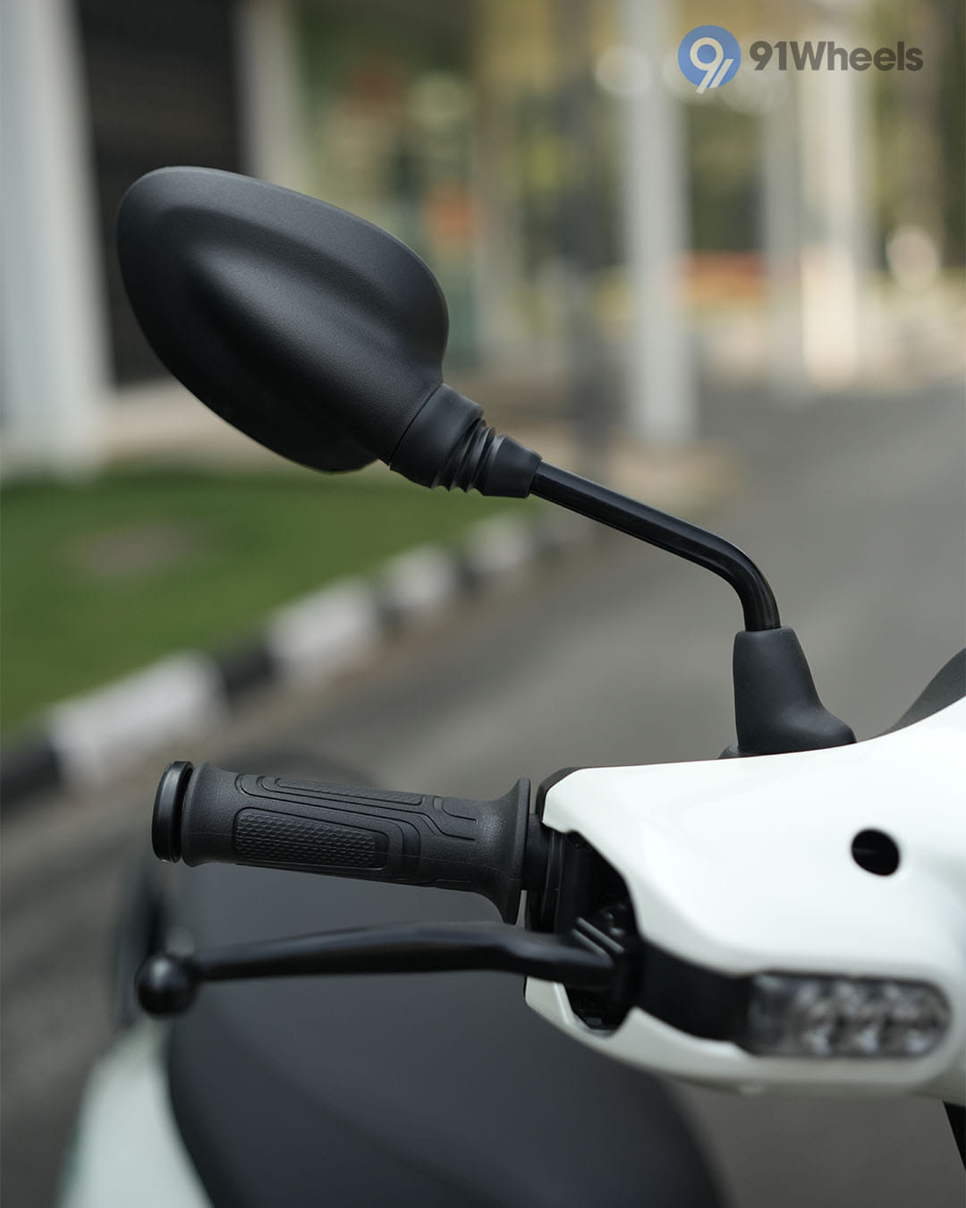 Handlebar & Console Area - 3