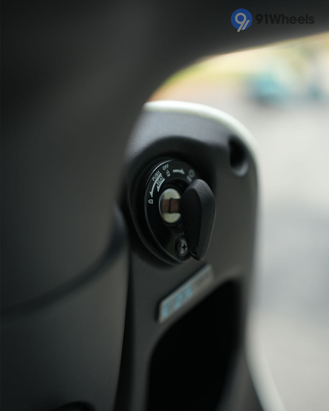 Handlebar & Console Area - 2