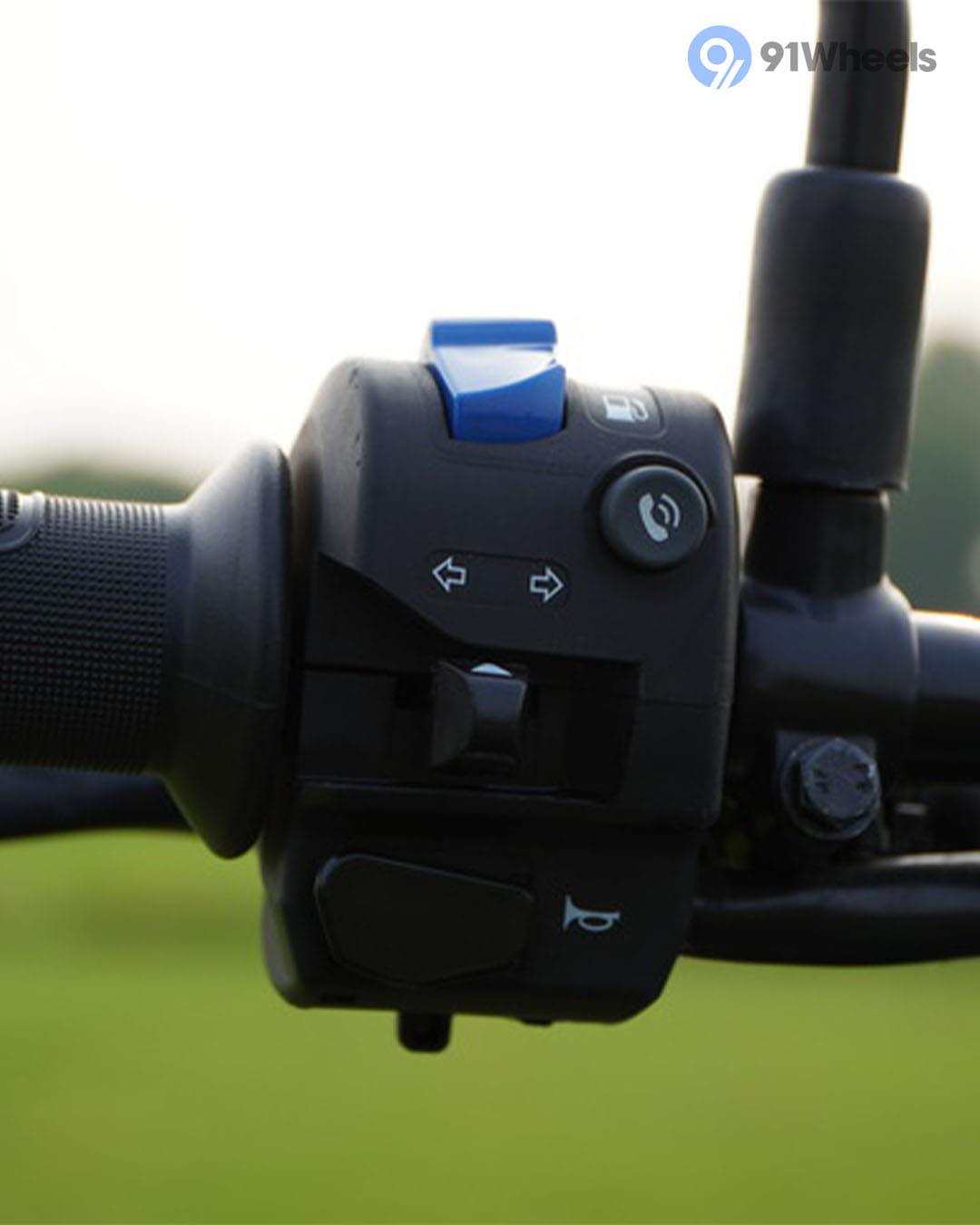 Handlebar & Console Area - 2