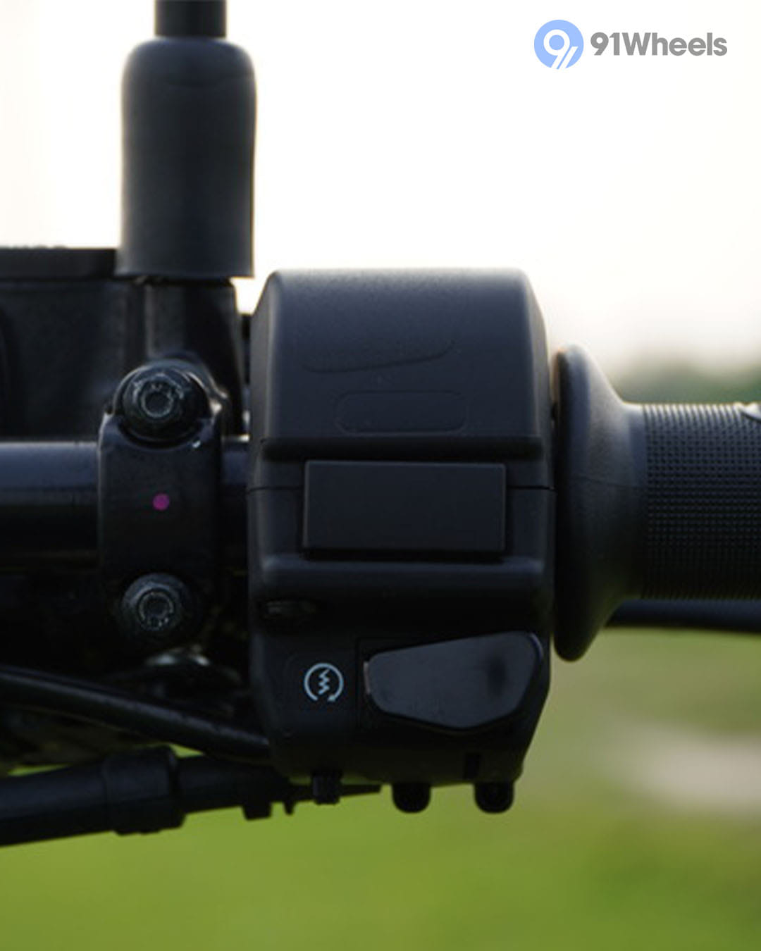 Handlebar & Console Area - 4