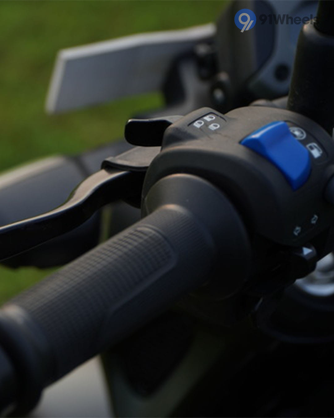 Handlebar & Console Area - 1