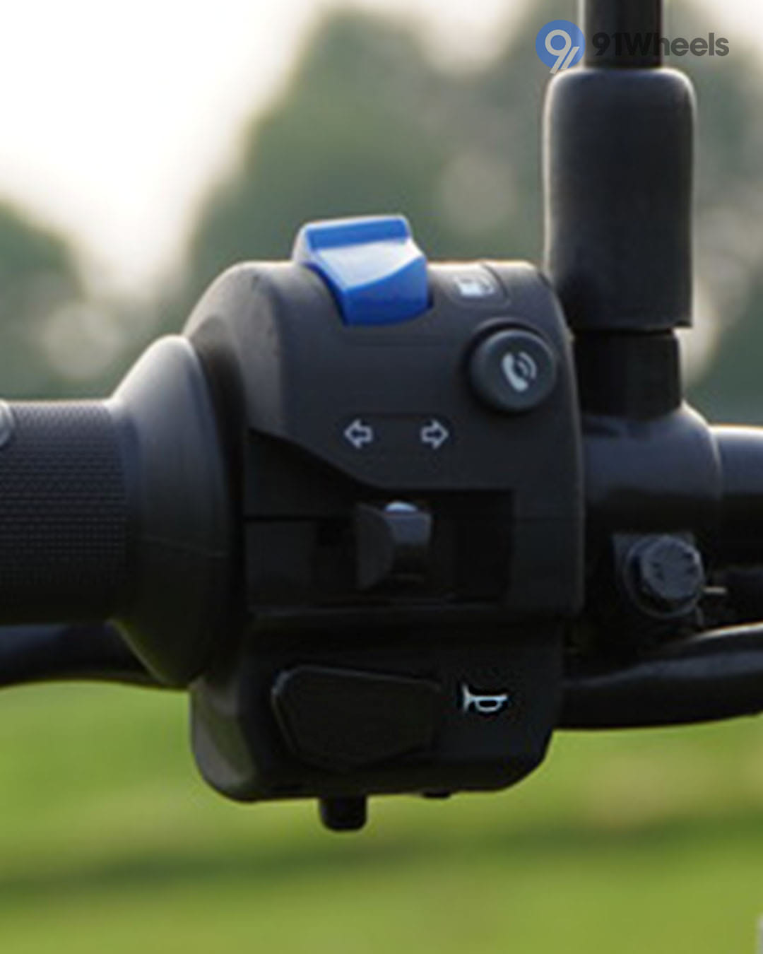 Handlebar & Console Area - 8