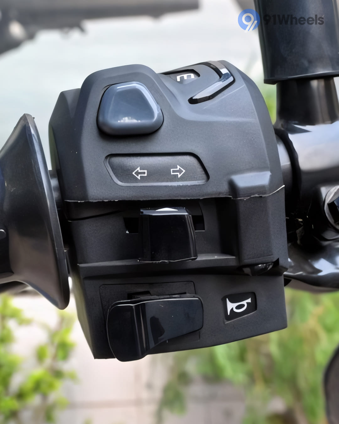 Handlebar & Console Area - 2