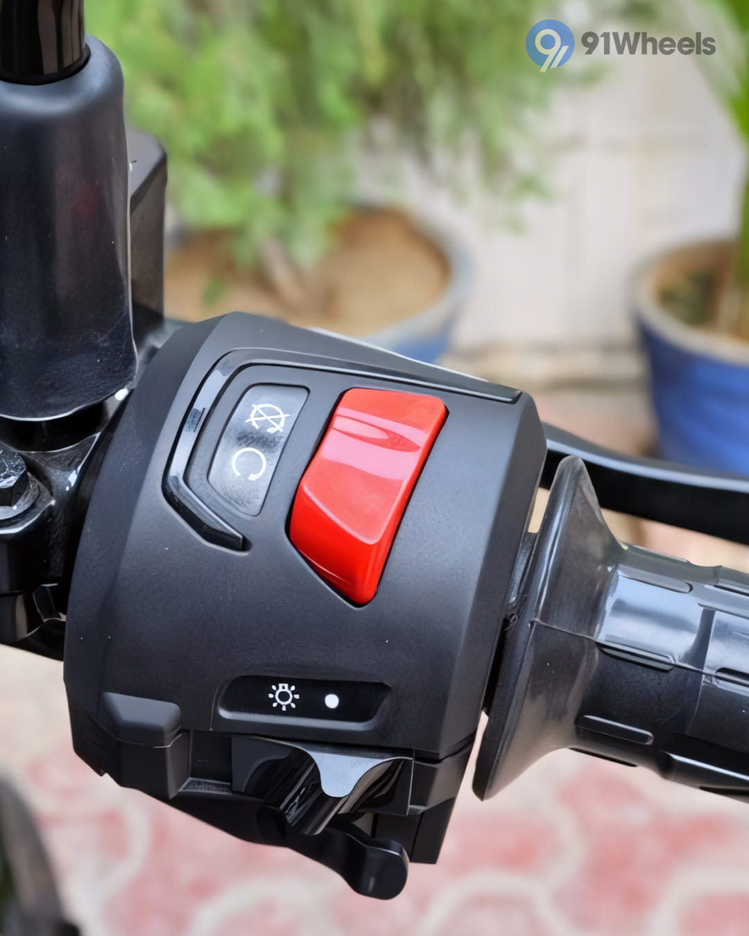 Handlebar & Console Area - 1