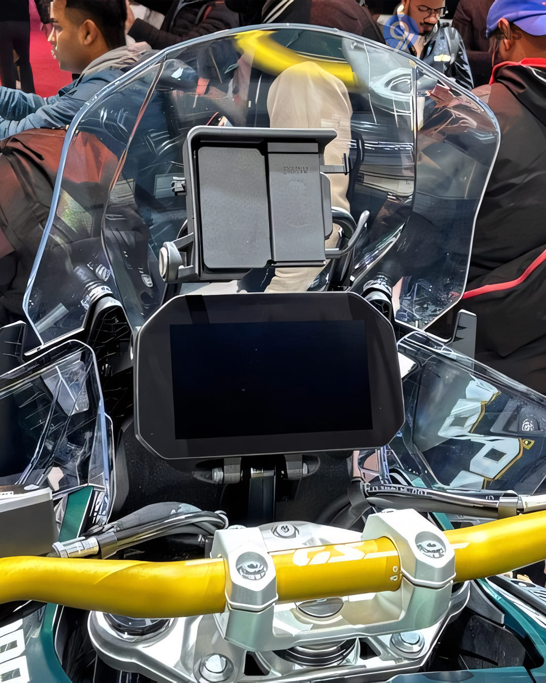 Handlebar & Console Area - 1