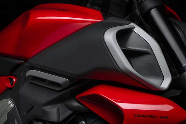 Ducati Diavel V4 Side panel