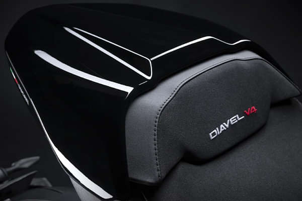 Ducati Diavel V4 Grab Rail