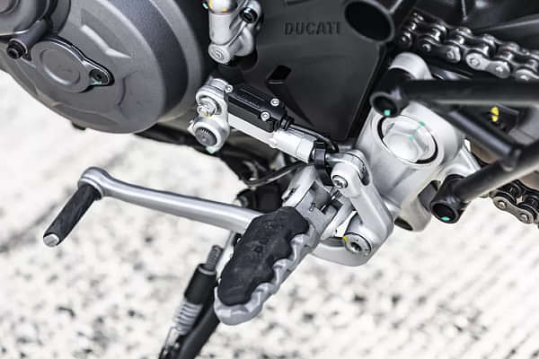 Ducati Hypermotard 950 Foot pegs
