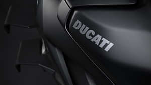 Ducati Streetfighter V4 bike image