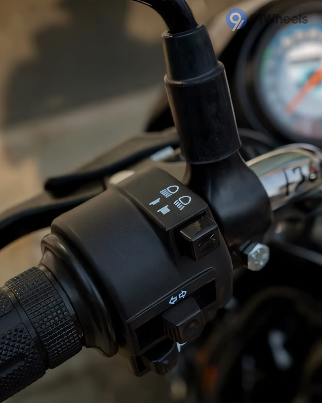 Handlebar & Console Area - 10