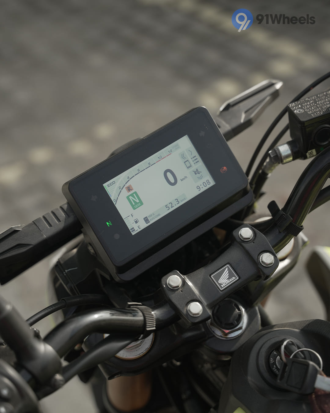 Handlebar & Console Area - 3