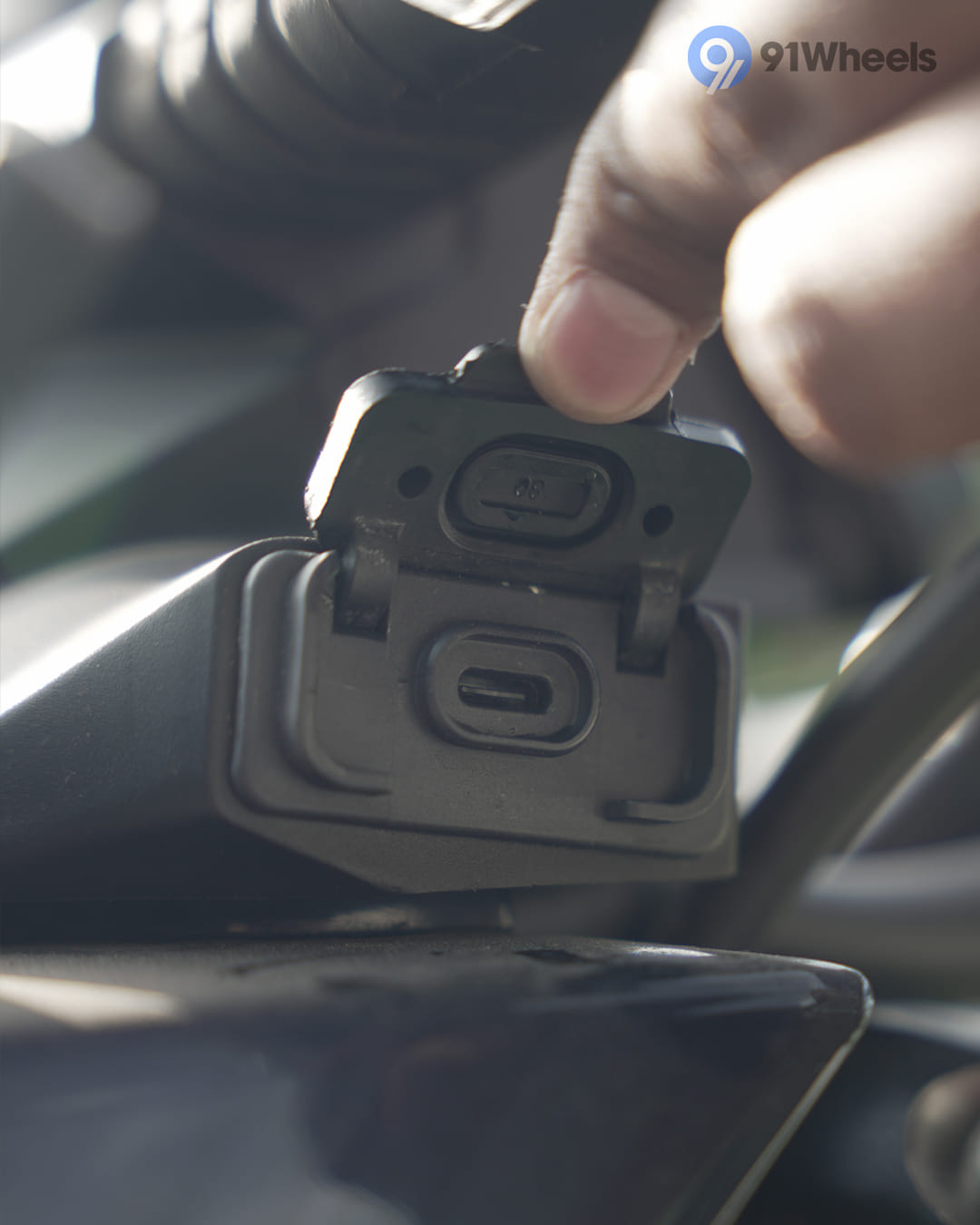 Handlebar & Console Area - 8