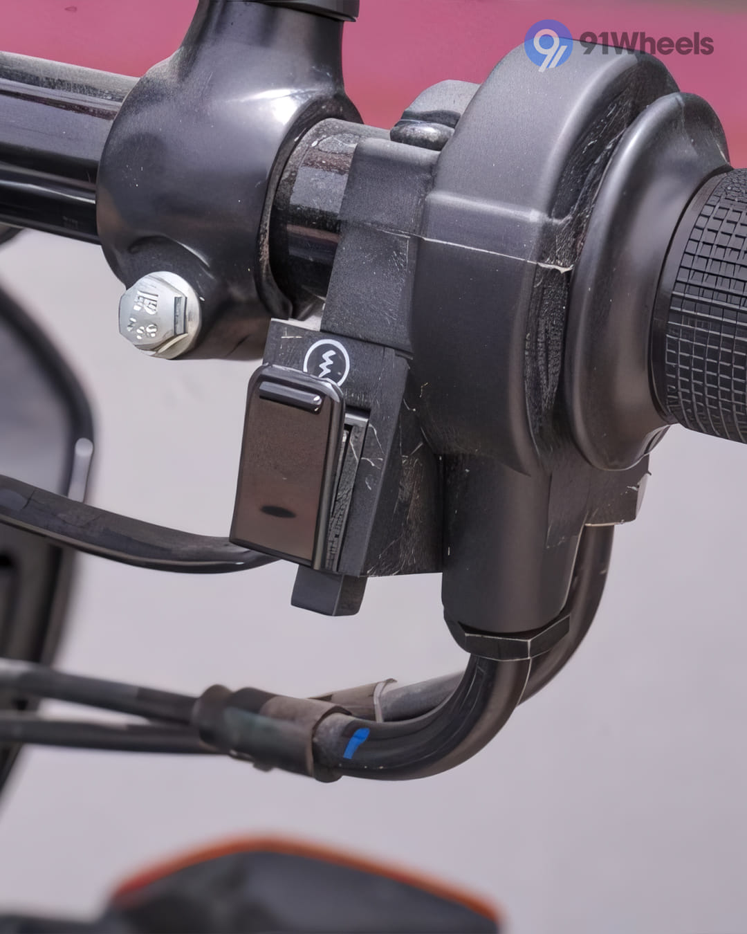 Handlebar & Console Area - 1 Handlebar & Console Area - 1