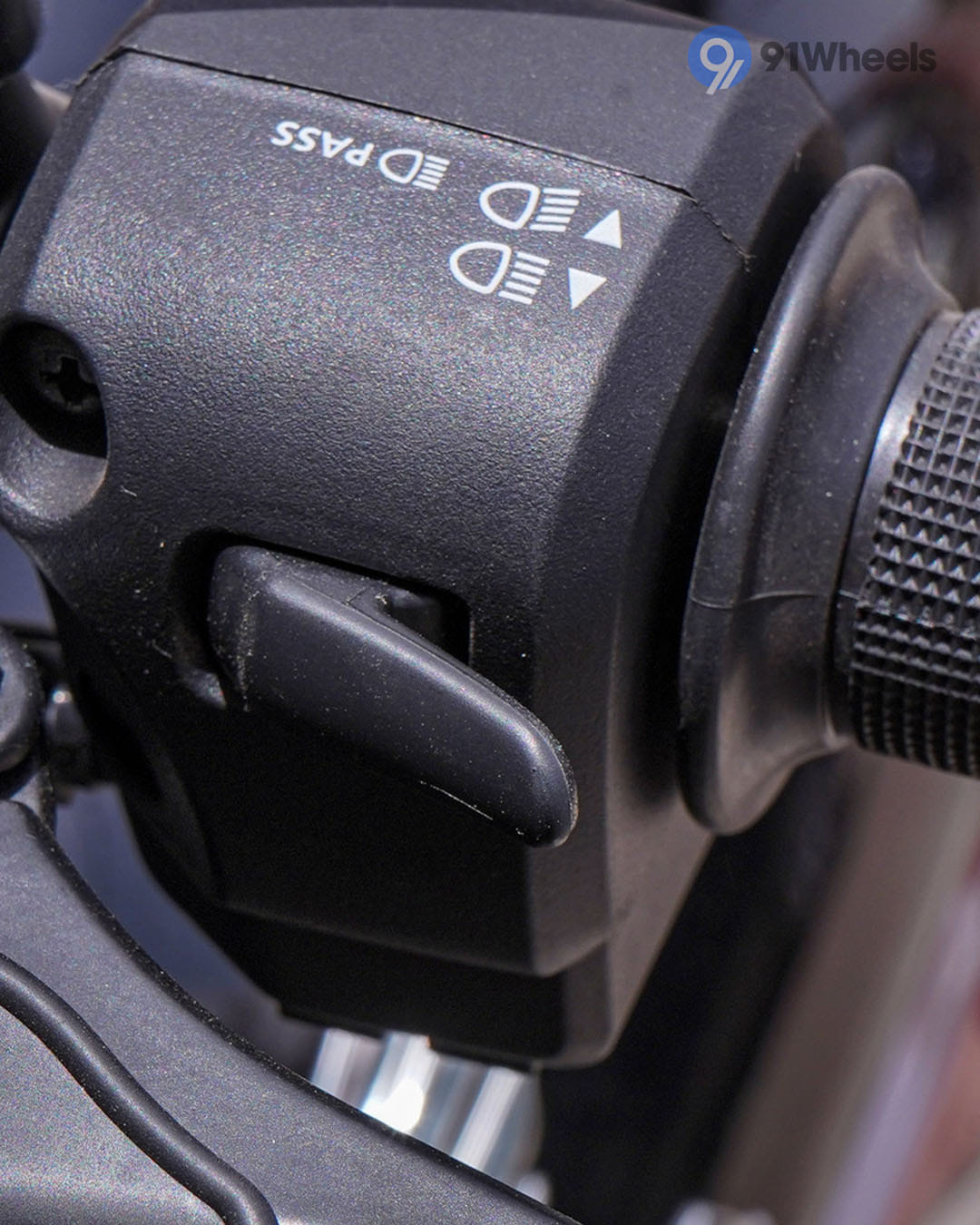 Handlebar & Console Area - 1