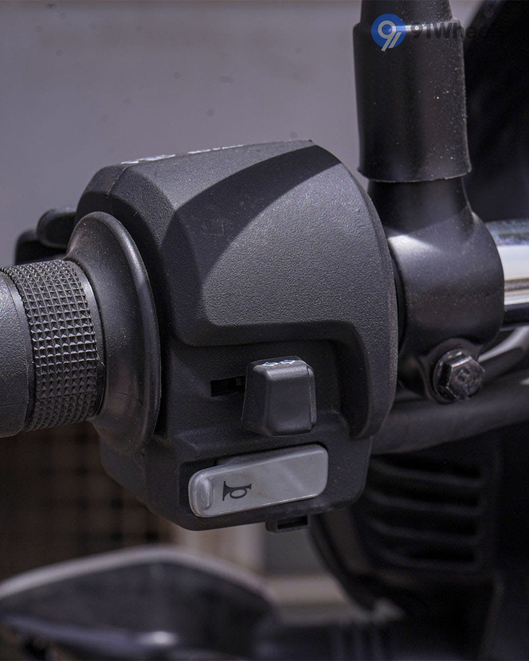 Handlebar & Console Area - 11