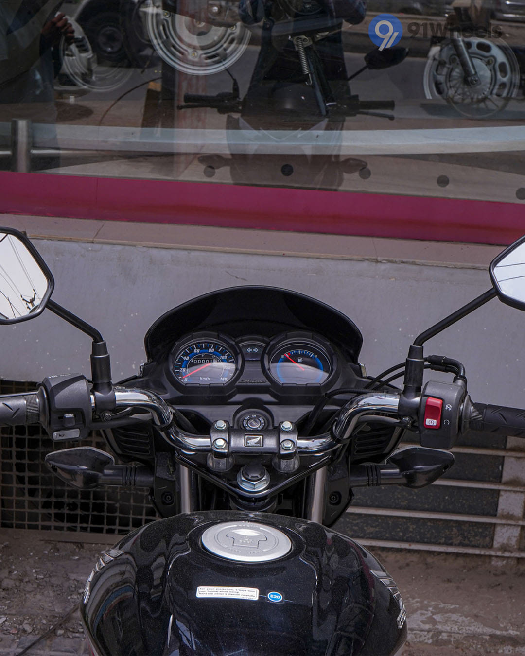 Handlebar & Console Area - 3