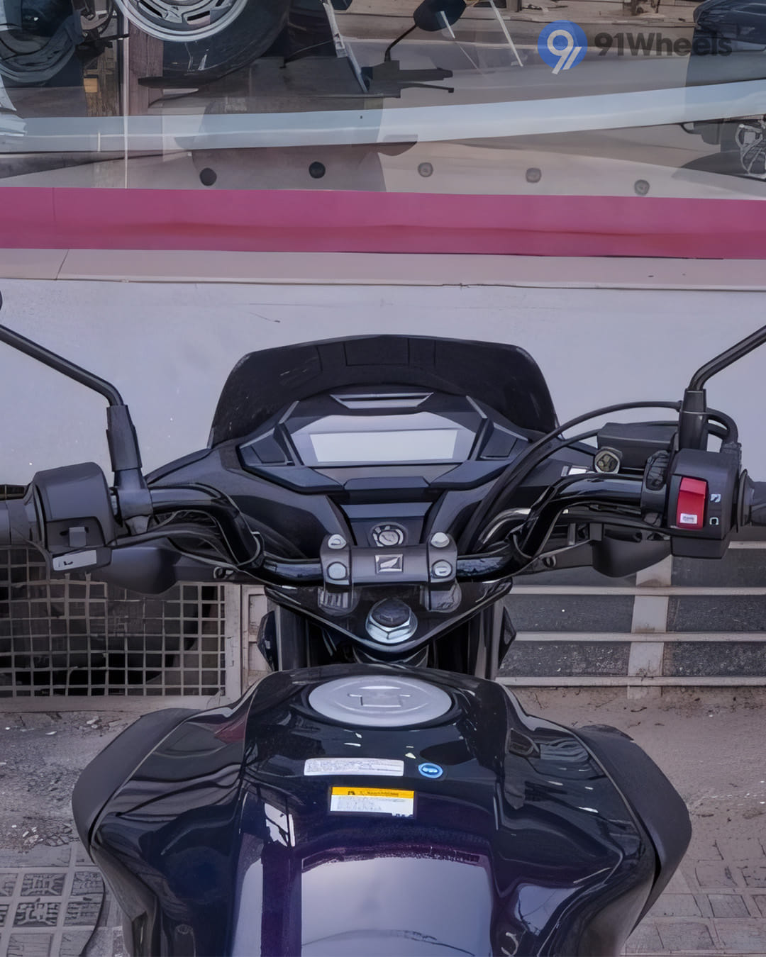 Handlebar & Console Area - 3