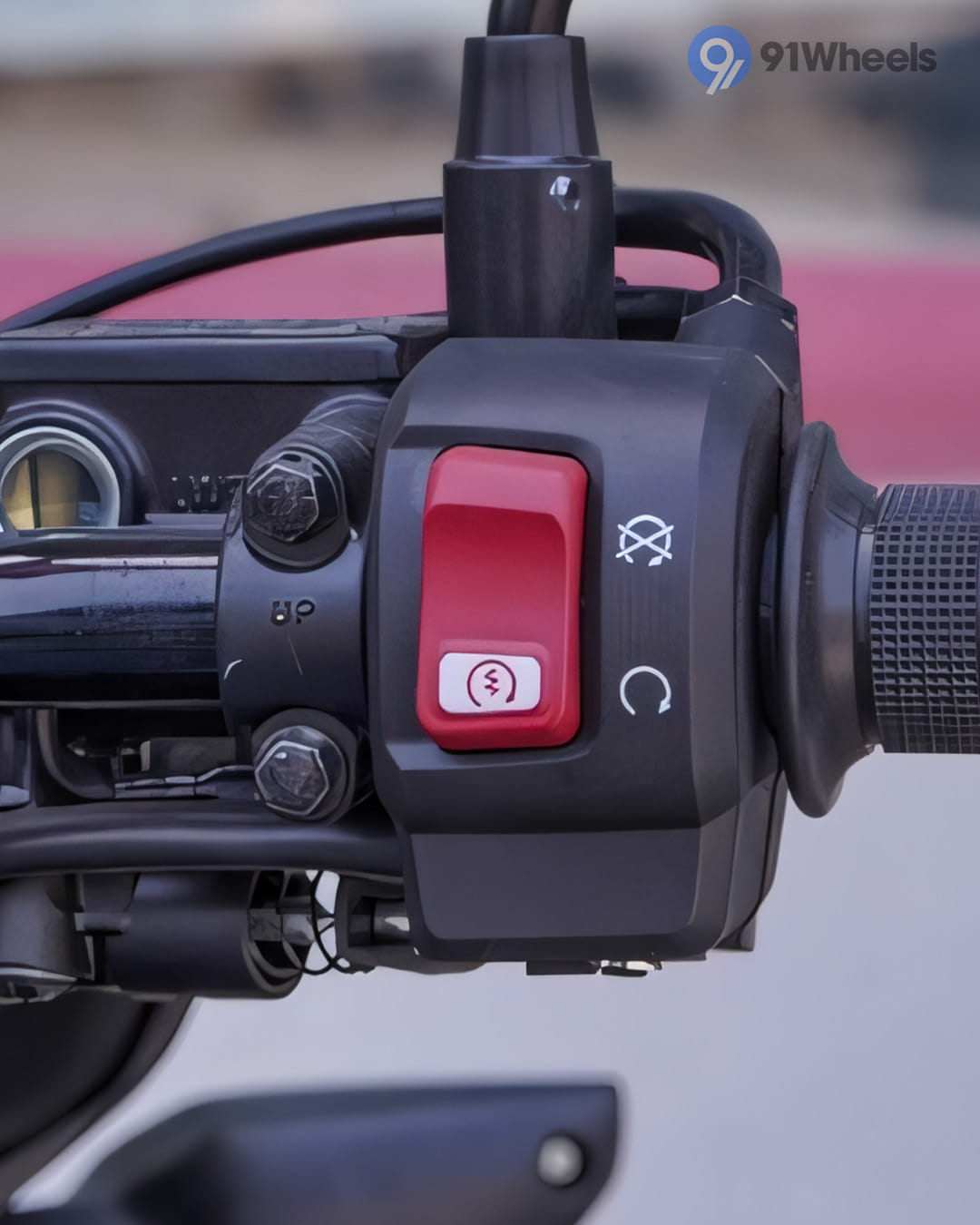 Handlebar & Console Area - 5