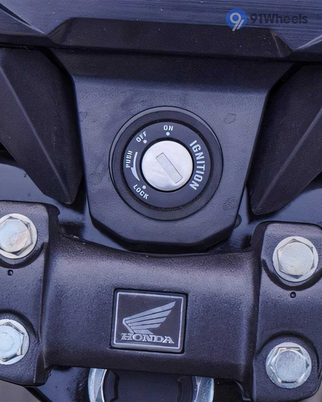 Handlebar & Console Area - 7