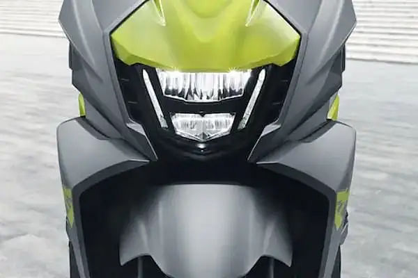 Suzuki Avenis  Headlight image