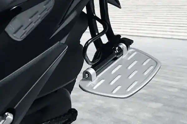 Suzuki Avenis Foot pegs image