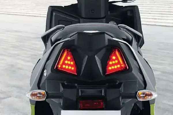 Suzuki Avenis Tail light image