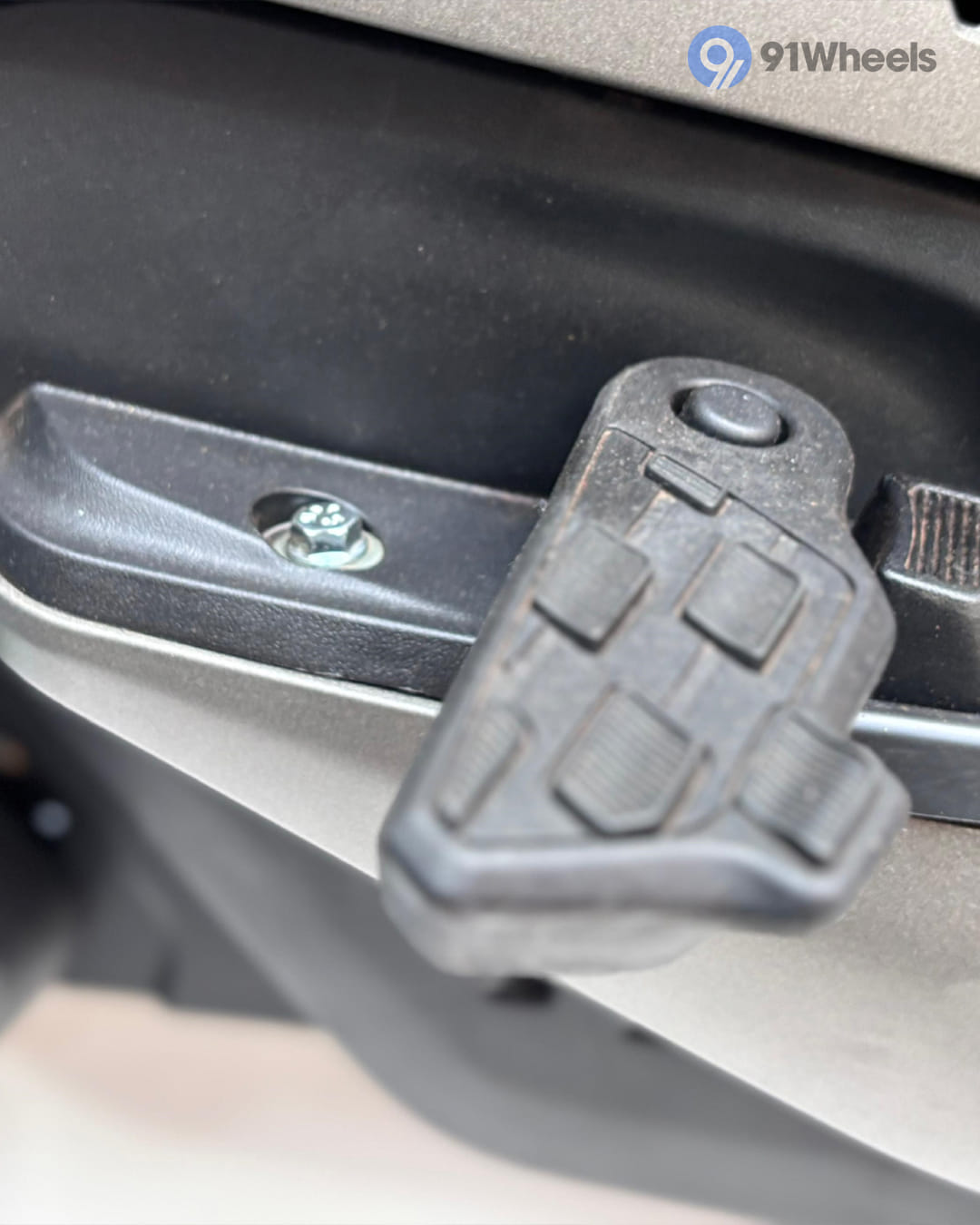 Stands & Utility - 3