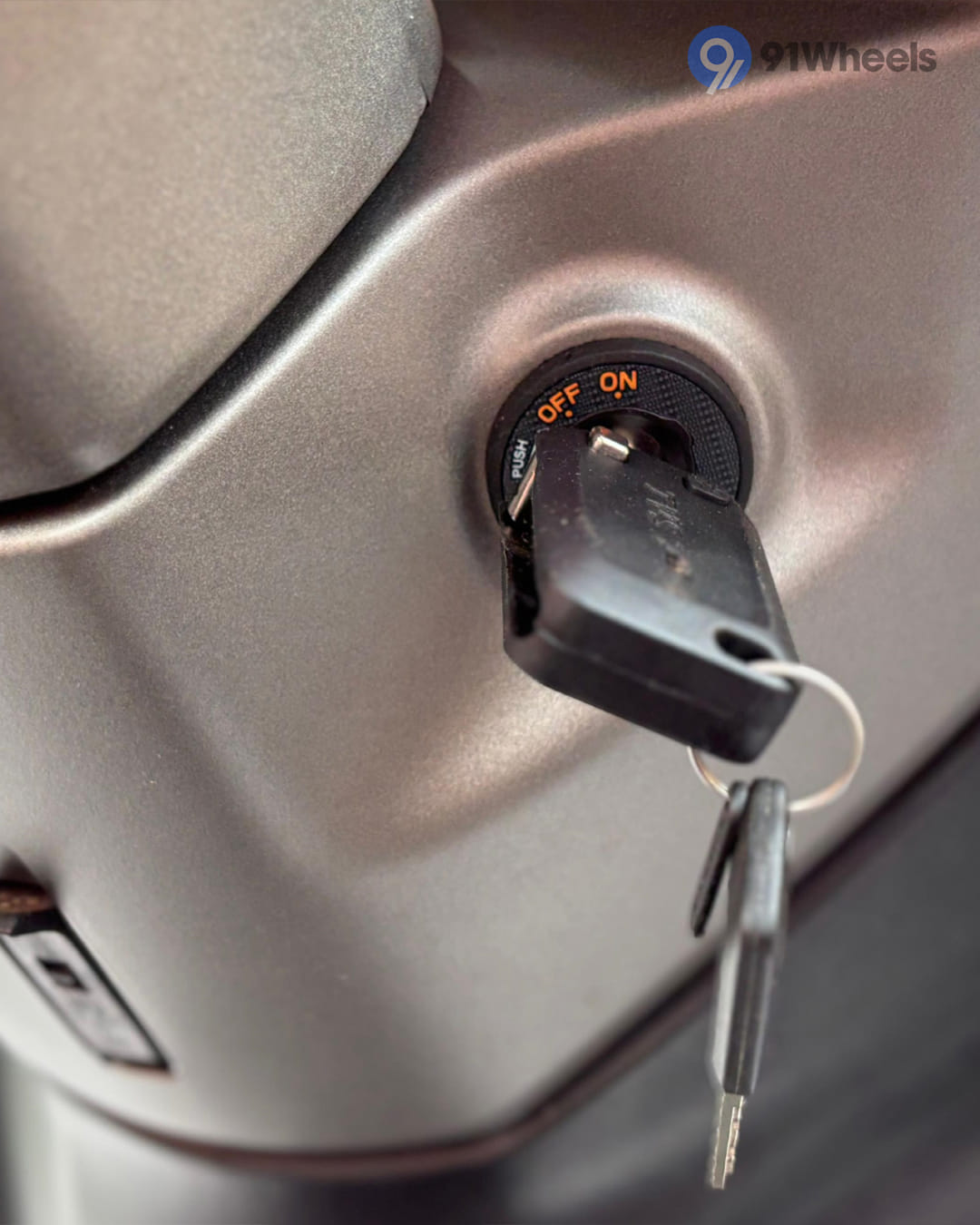 Handlebar & Console Area - 2