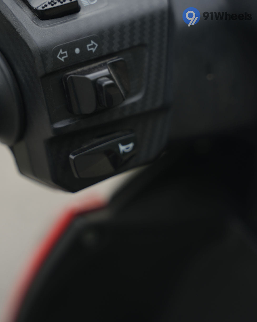 Handlebar & Console Area - 4 Handlebar & Console Area - 4