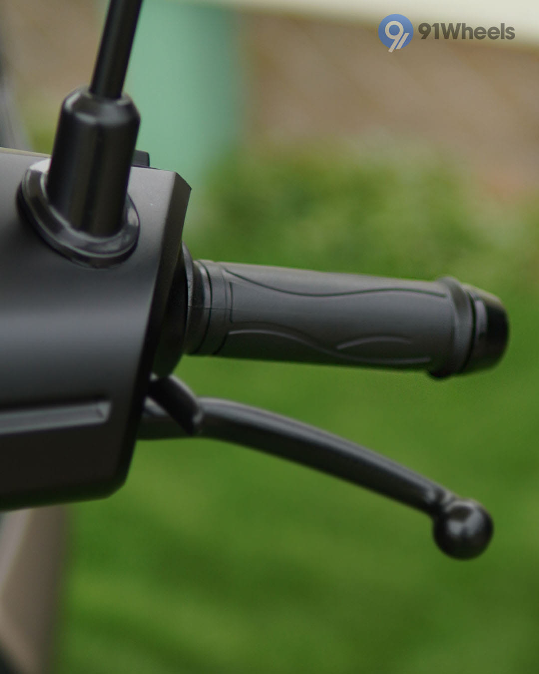 Handlebar & Console Area - 9