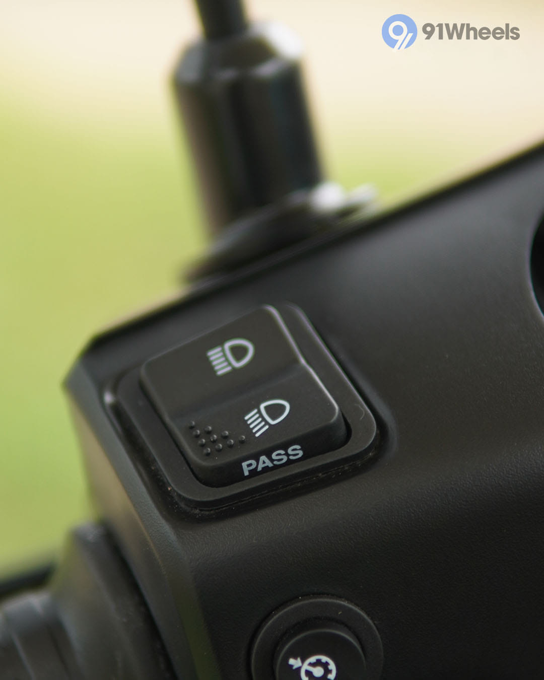 Handlebar & Console Area - 1