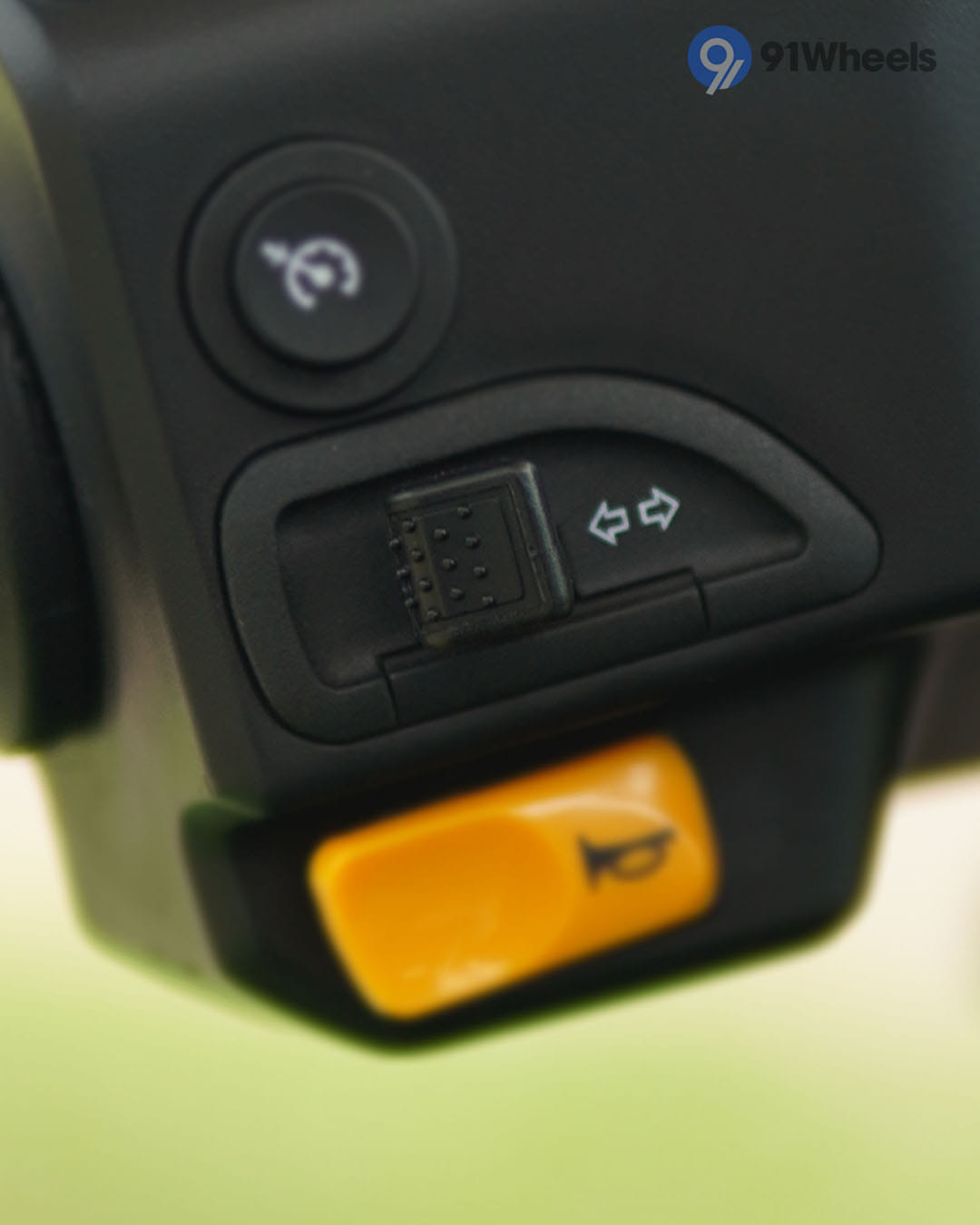 Handlebar & Console Area - 2