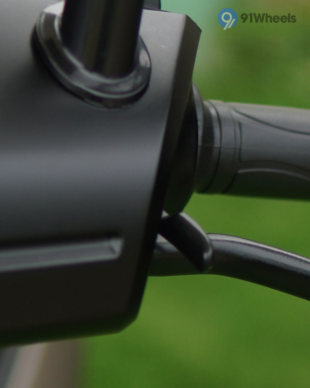 Handlebar & Console Area - 7