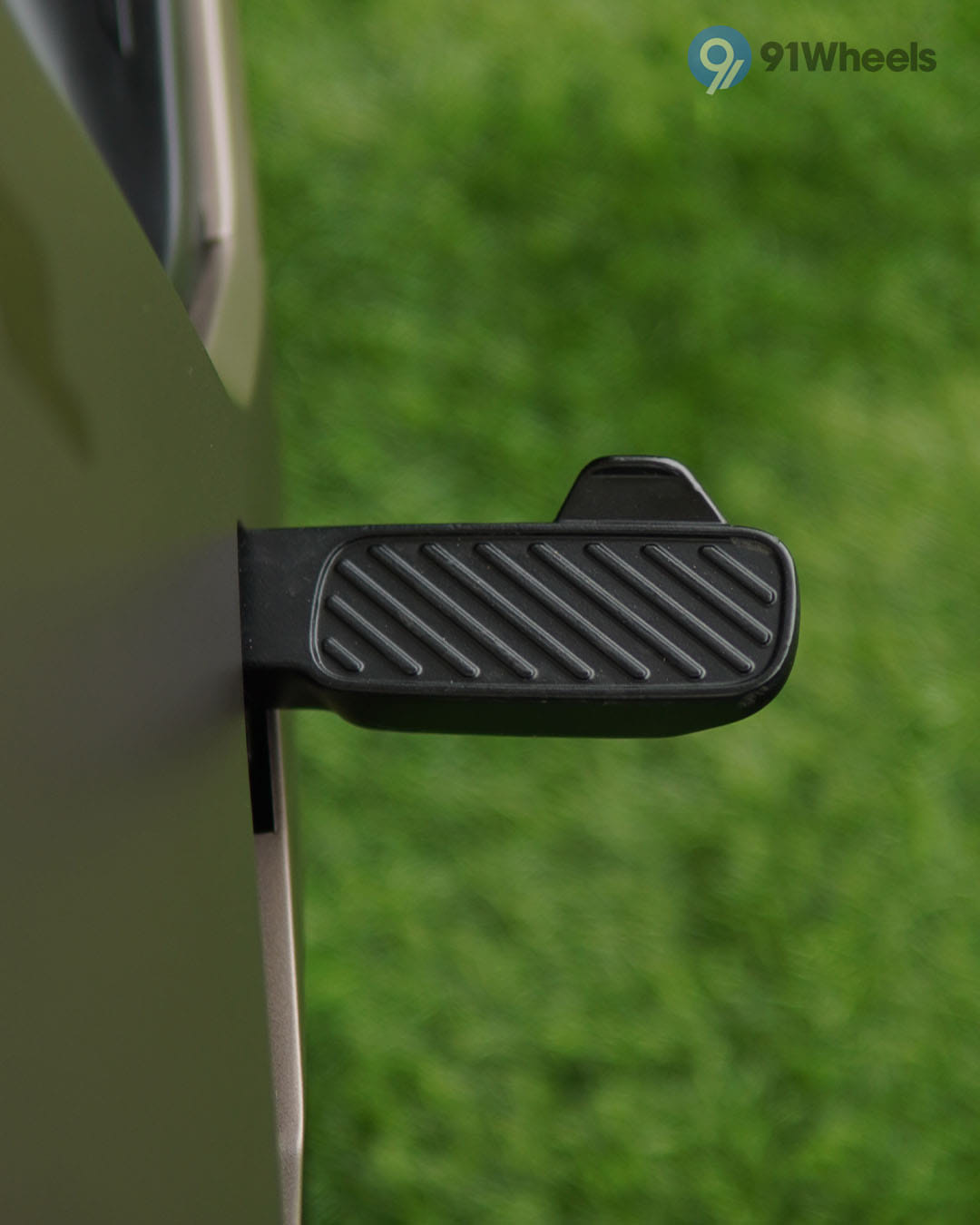 Stands & Utility - 5