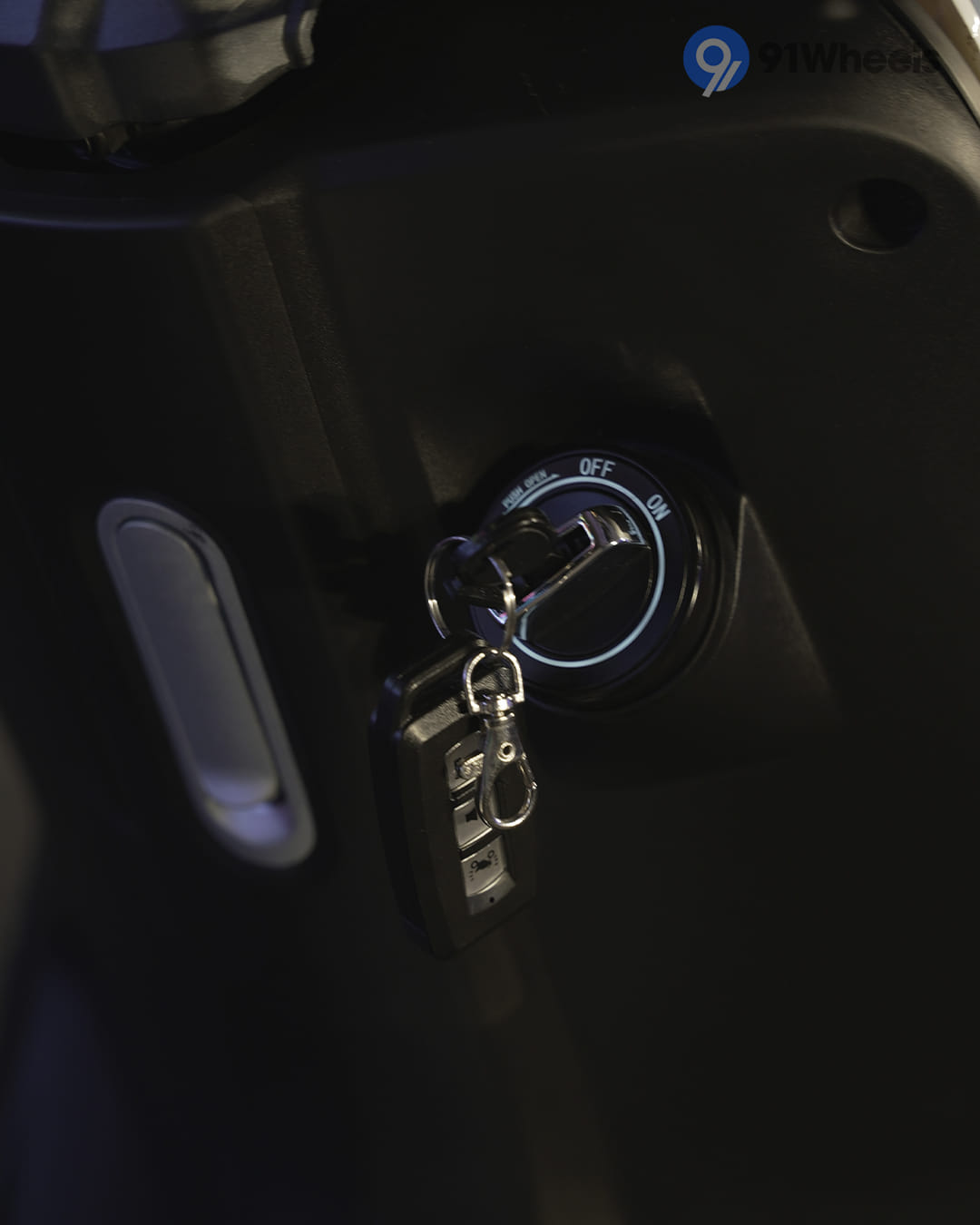 Handlebar & Console Area - 4 Handlebar & Console Area - 4