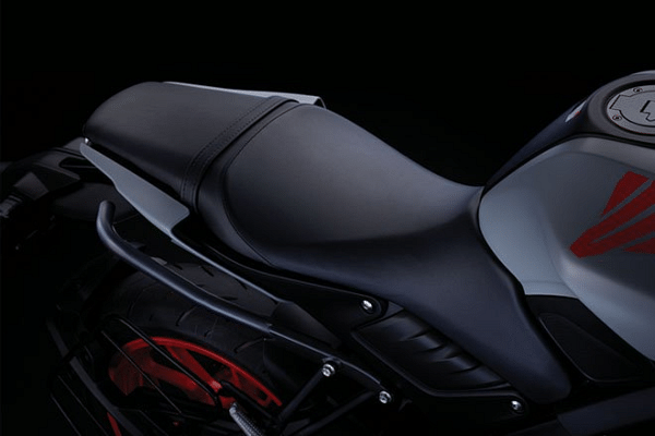 Yamaha MT 15 BS6 Seat image