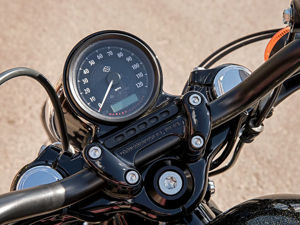 Harley-Davidson Forty Eight Speedometer Console image