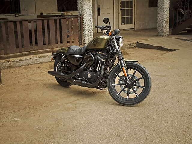 Harley-Davidson Iron 883 Rear Profile image