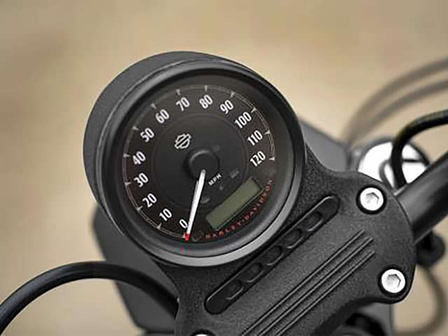 Harley-Davidson Iron 883 Speedometer Console image