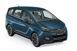 Mahindra Marazzo M2 7 Seater Diesel MT image