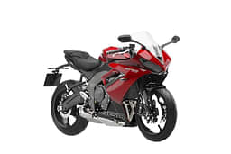 Triumph Daytona 660 Snowdonia White and Sapphire Black image