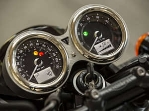 Triumph Bonneville T100 Speedometer Console image