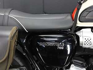 Triumph Bonneville T100 Seat image