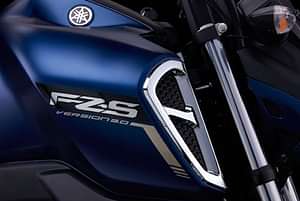 Yamaha FZS FI BS6 Logo bike image