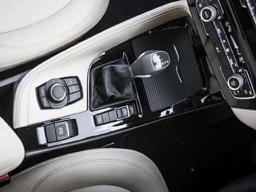 BMW X1 Gear Shifter car image