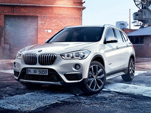 BMW X1 Front View car image