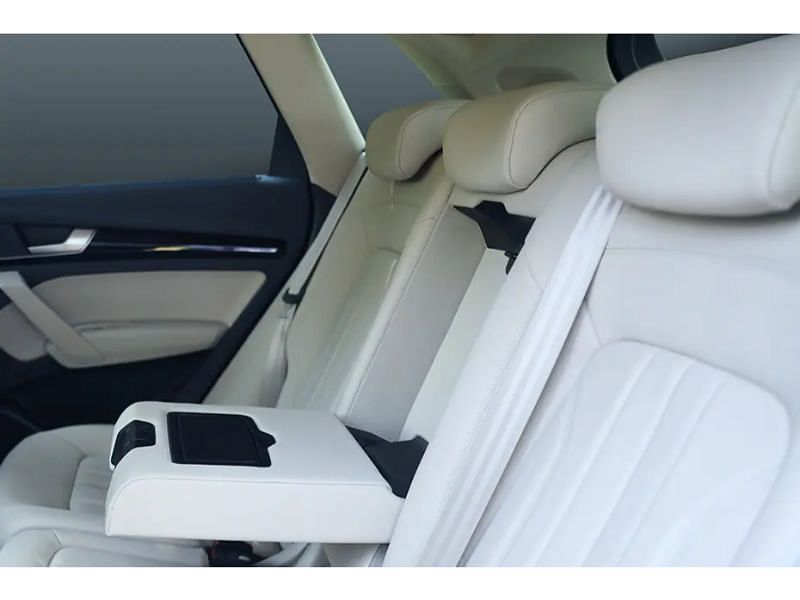 Audi Q5 Rear Seat image