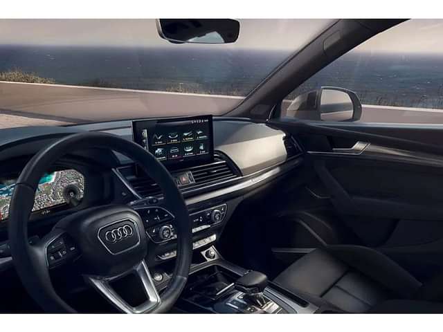 Audi Q5 Steering Controls image