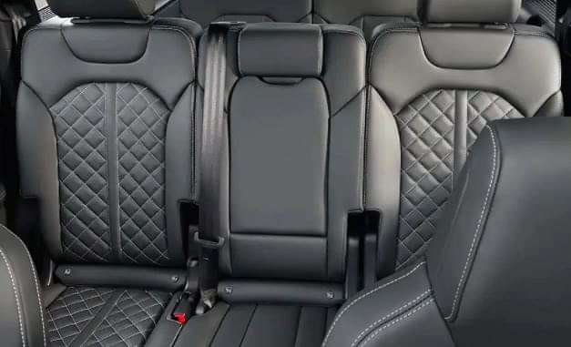 Audi Q7 2022 Front Seat image