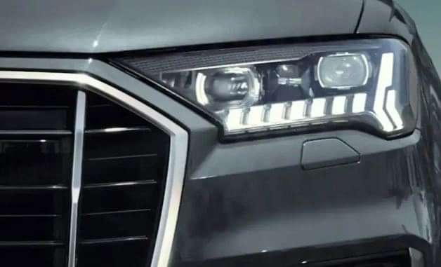 Audi Q7 2022 Headlight image